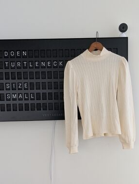 Doen Turtleneck Sweater- Small